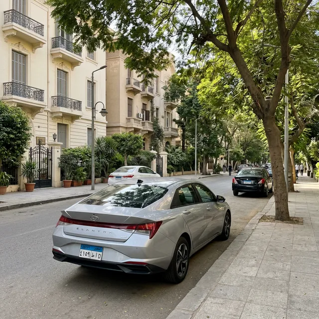 Hyundai Elantra gallery image 2